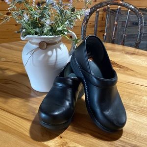 Dansko non skid sz 38